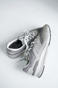gray and white new balance athletic shoe