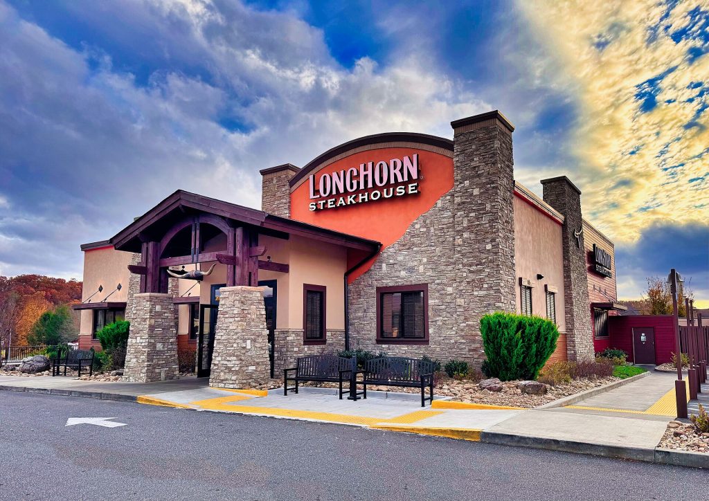 1920px-exterior_of_a_longhorn_steakhouse_restaurant_in_blairsville,_georgia_01