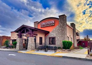 1920px-exterior_of_a_longhorn_steakhouse_restaurant_in_blairsville,_georgia_01
