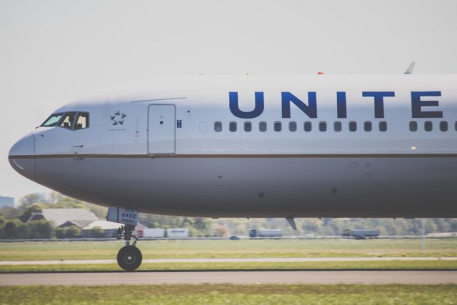 united airplane on airway